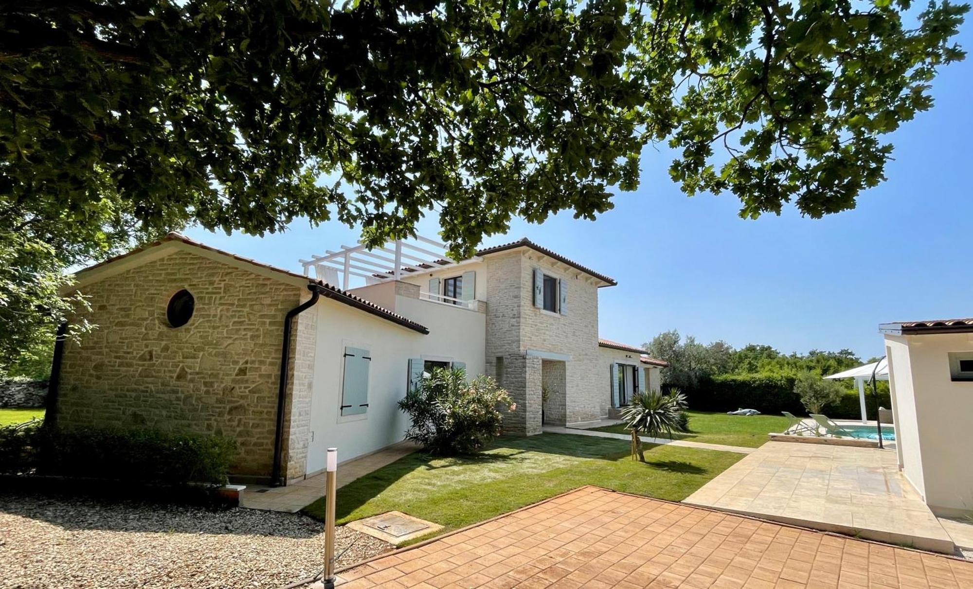Luxury Villa In Istria - 9,000 Sqm Private Estate With Pool & Sauna, 15 Min To Sea, Near Fazana, 3 Bedrooms Juršići Zewnętrze zdjęcie