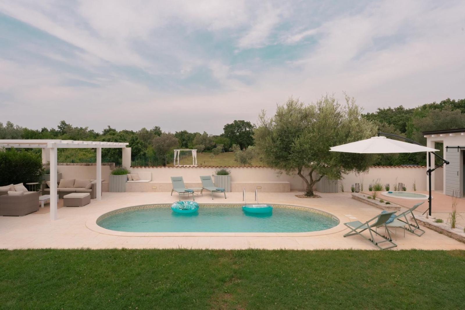 Luxury Villa In Istria - 9,000 Sqm Private Estate With Pool & Sauna, 15 Min To Sea, Near Fazana, 3 Bedrooms Juršići Zewnętrze zdjęcie