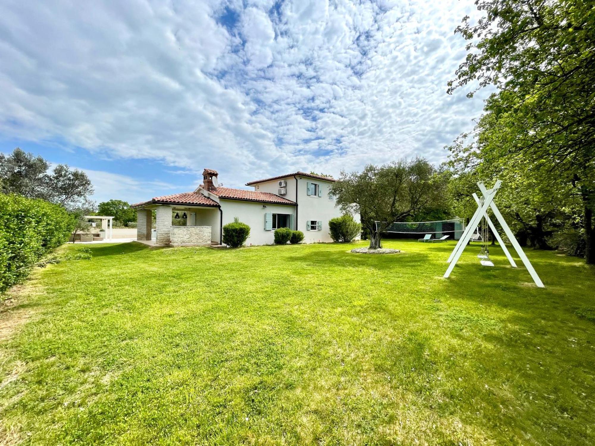Luxury Villa In Istria - 9,000 Sqm Private Estate With Pool & Sauna, 15 Min To Sea, Near Fazana, 3 Bedrooms Juršići Zewnętrze zdjęcie