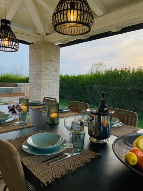Luxury Villa In Istria - 9,000 Sqm Private Estate With Pool & Sauna, 15 Min To Sea, Near Fazana, 3 Bedrooms Juršići Zewnętrze zdjęcie